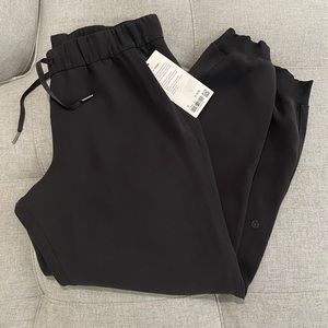 Lululemon on the fly joggers size 10